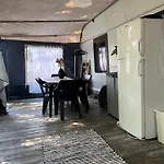 Κάμπινγκ Highway To Hel *