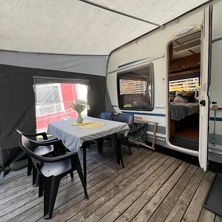 キャンプ場 Highway To Hel ヤスタルニャ